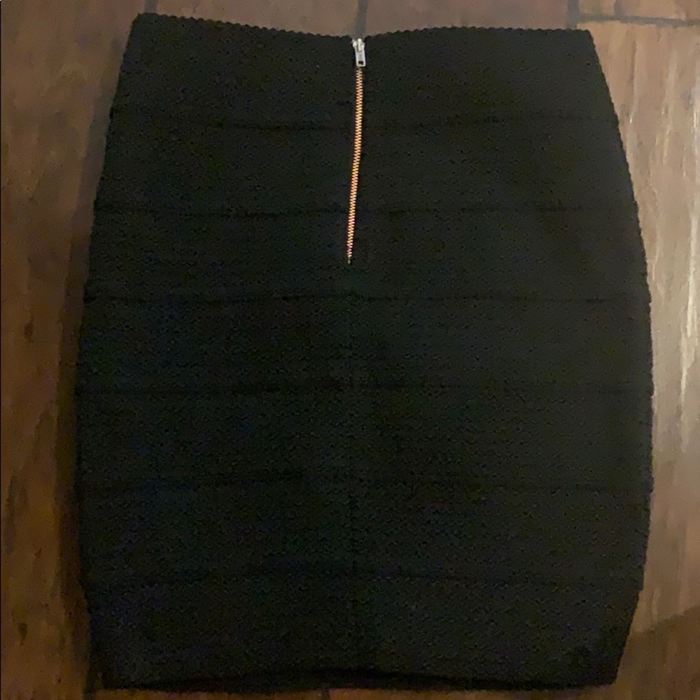 Black ribbed detail mid-line skirt